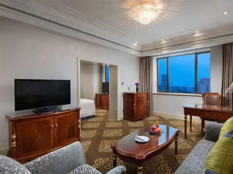 Crowne Plaza Shanghai Nanjing Road By Ihg Kültér fotó A suite at the hotel