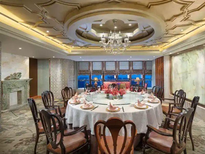 Crowne Plaza Shanghai Nanjing Road By Ihg Kültér fotó A private dining room at the restaurant