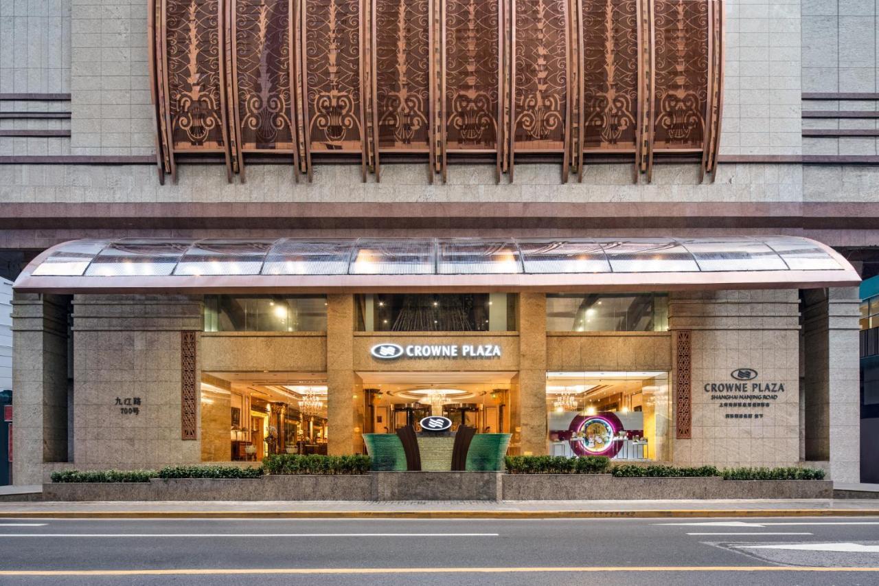 Crowne Plaza Shanghai Nanjing Road By Ihg Kültér fotó The entrance of the hotel