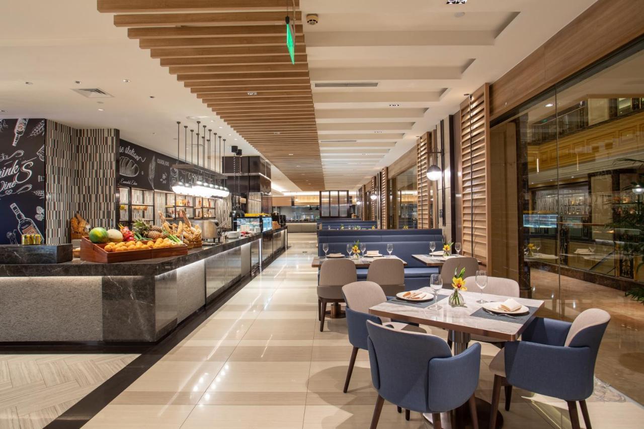 Crowne Plaza Shanghai Nanjing Road By Ihg Kültér fotó The restaurant