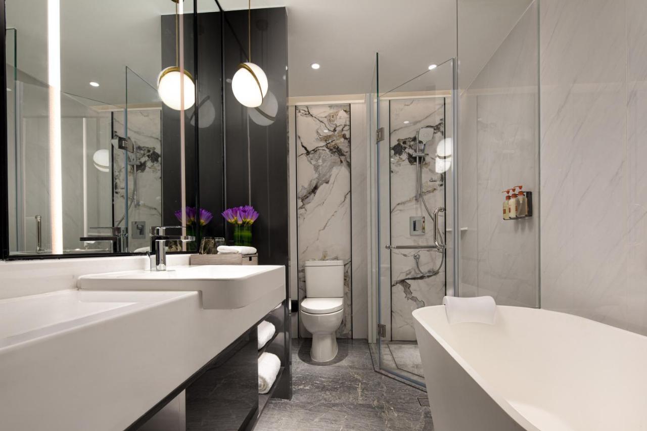Crowne Plaza Shanghai Nanjing Road By Ihg Kültér fotó Bathroom