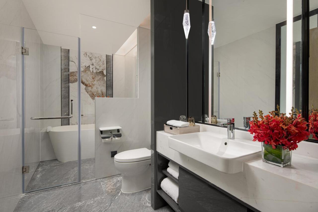 Crowne Plaza Shanghai Nanjing Road By Ihg Kültér fotó A bathroom