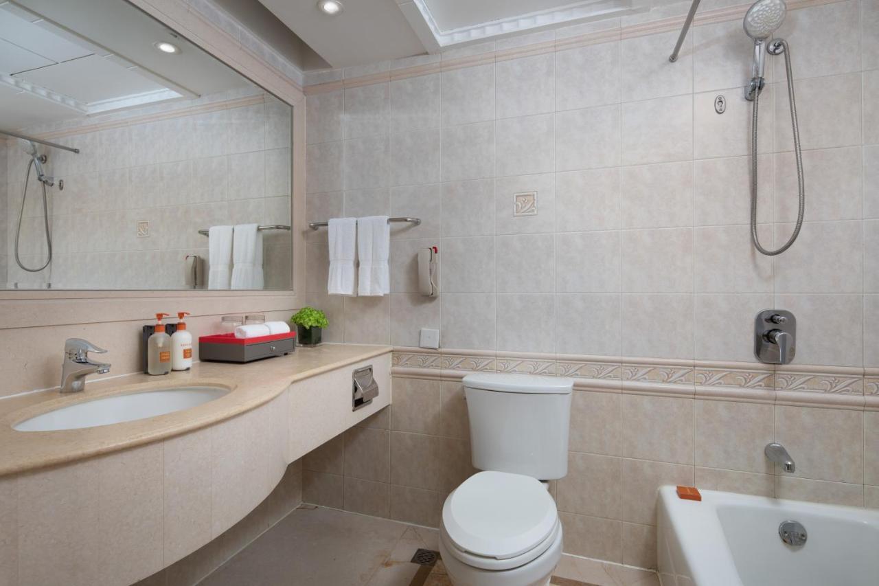 Crowne Plaza Shanghai Nanjing Road By Ihg Kültér fotó Bathroom